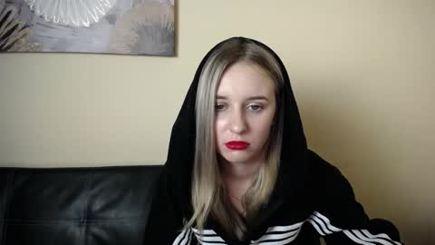 Snapshot of _nicole_new chatting on 11-21-25, 01:54 Nica online show from 11-21-25, 01:54