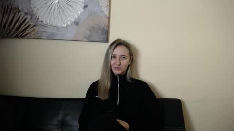 Snapshot of _nicole_new chatting on 11-28-25, 11:46 Nica online show from 11-28-25, 11:46