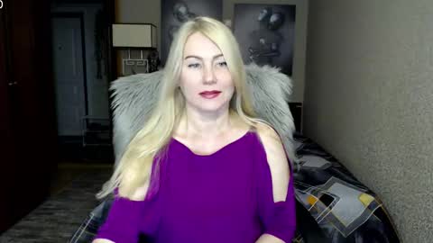 Donella    online show from 10-28-25, 05:59