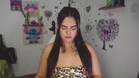 Snapshot of _ninahot chatting on 10-12-25, 05:28 Nina online show from 10-12-25, 05:28