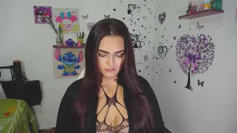 Snapshot of _ninahot chatting on 10-28-25, 11:07 Nina online show from 10-28-25, 11:07