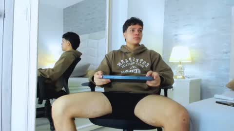 Snapshot of _noah_heyden chatting on 01-21-25, 02:15 Noah Heyden online show from 01-21-25, 02:15