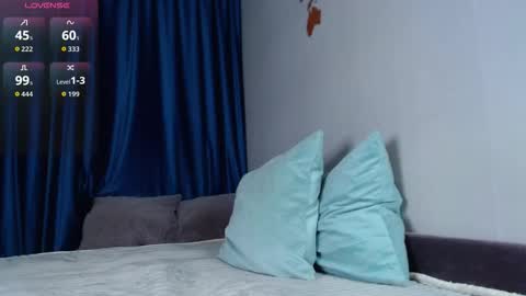 Vegan girl online show from 12-21-25, 04:25