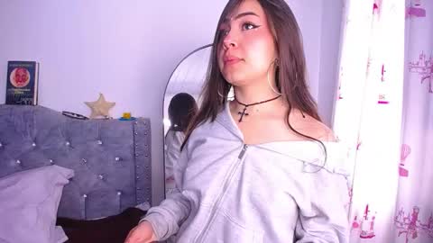 Paris online show from 11-28-25, 01:36