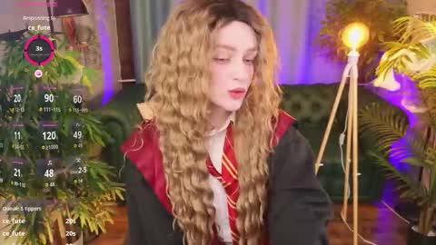 Maisie online show from 10-31-25, 10:44