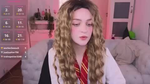 Maisie online show from 11-01-25, 10:23