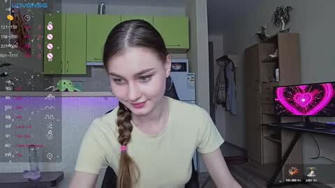 Snapshot of _pinkypie__ chatting on 12-15-24, 10:39 Lili online show from 12-15-24, 10:39