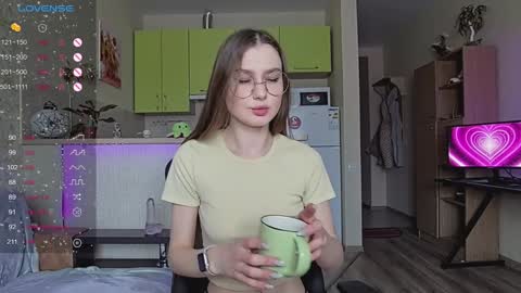 Snapshot of _pinkypie__ chatting on 12-20-24, 10:49 Lili online show from 12-20-24, 10:49
