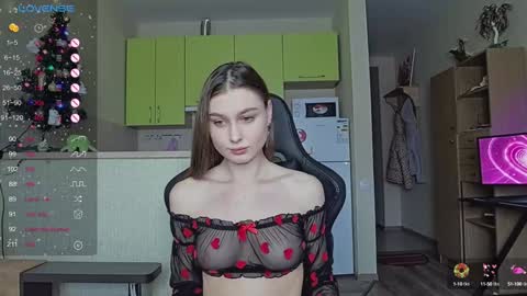 Snapshot of _pinkypie__ chatting on 12-26-24, 10:59 Lili online show from 12-26-24, 10:59