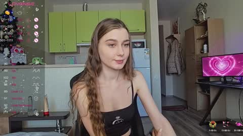 Snapshot of _pinkypie__ chatting on 01-12-25, 10:34 Lili online show from 01-12-25, 10:34