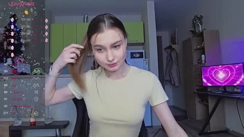 Snapshot of _pinkypie__ chatting on 01-15-25, 10:38 Lili online show from 01-15-25, 10:38