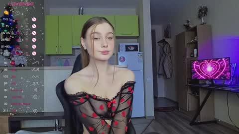 Snapshot of _pinkypie__ chatting on 01-17-25, 11:17 Lili online show from 01-17-25, 11:17