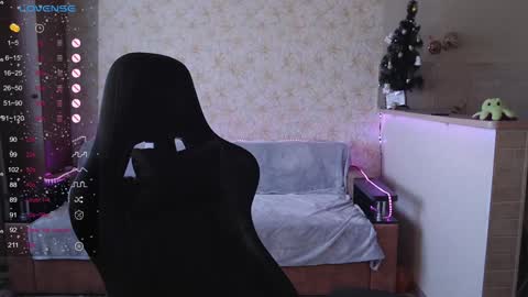 Snapshot of _pinkypie__ chatting on 02-08-25, 11:33 Lili online show from 02-08-25, 11:33
