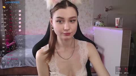 Snapshot of _pinkypie__ chatting on 02-14-25, 10:38 Lili online show from 02-14-25, 10:38