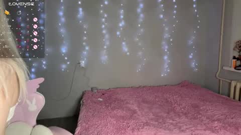 Ellie and Nika online show from 02-05-26, 03:27