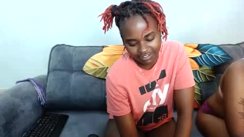 Snapshot of _prettyred chatting on 11-11-25, 11:27 _prettyred online show from 11-11-25, 11:27