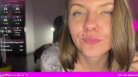 Snapshot of _private_person_ chatting on 12-27-24, 08:39 HADLY today day-off see u online 0112 online show from 12-27-24, 08:39