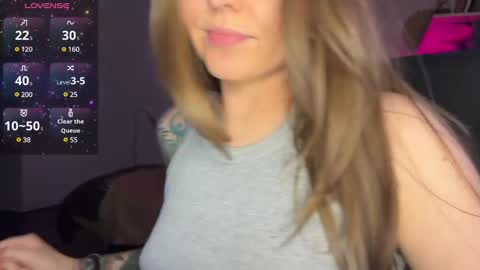 Snapshot of _private_person_ chatting on 01-06-25, 05:49 HADLY today day-off see u online 0112 online show from 01-06-25, 05:49