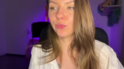 Snapshot of _private_person_ chatting on 02-11-25, 05:18 HADLY today day-off see u online 0112 online show from 02-11-25, 05:18