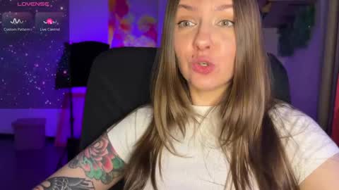 Snapshot of _private_person_ chatting on 02-12-25, 06:09 HADLY today day-off see u online 0112 online show from 02-12-25, 06:09