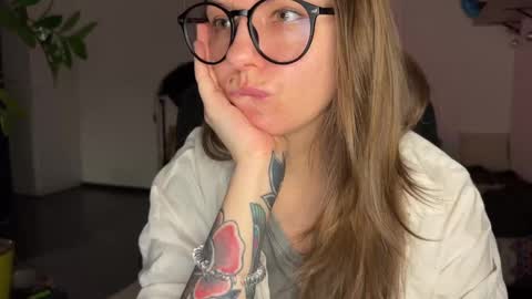 Snapshot of _private_person_ chatting on 02-23-25, 06:12 HADLY today day-off see u online 0112 online show from 02-23-25, 06:12