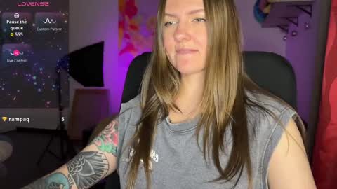 Snapshot of _private_person_ chatting on 02-26-25, 05:07 HADLY today day-off see u online 0112 online show from 02-26-25, 05:07