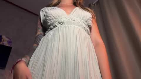  HADLY today day-off see u online 0112  online show from 11-29-25, 01:58