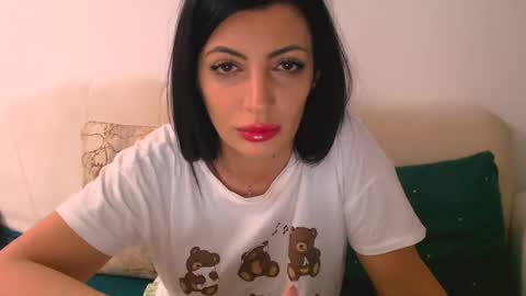 Snapshot of _queensarah_ chatting on 03-09-25, 10:19 Sarah online show from 03-09-25, 10:19