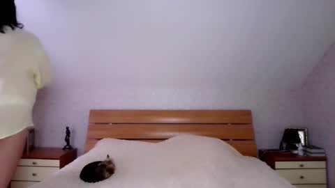 Sara online show from 10-25-25, 10:45