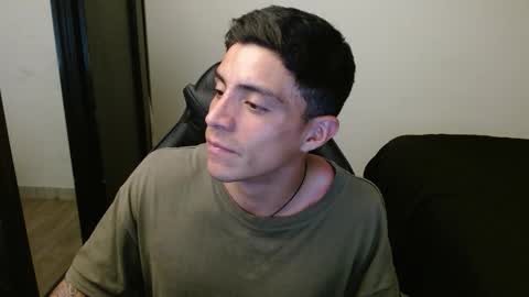 Snapshot of _schnnneider_ chatting on 10-26-25, 01:44 SCHNEIDER online show from 10-26-25, 01:44