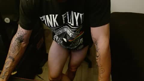 Snapshot of _schnnneider_ chatting on 10-28-25, 12:03 SCHNEIDER online show from 10-28-25, 12:03