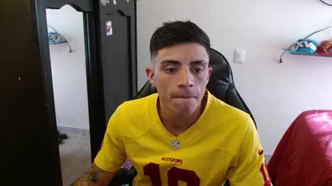 Snapshot of _schnnneider_ chatting on 11-19-25, 07:47 SCHNEIDER online show from 11-19-25, 07:47