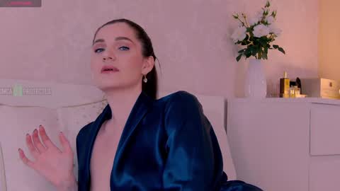 Snapshot of _seductive_ chatting on 01-22-25, 01:42 Alya online show from 01-22-25, 01:42