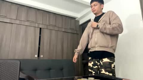 Juan Pablo-independent model online show from 03-10-26, 02:49