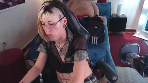 _sharlotte777 online show from 02-10-25, 04:14