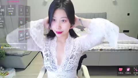 Snapshot of _smileflower_ chatting on 02-14-25, 04:58 winni online show from 02-14-25, 04:58