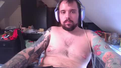 _smiley_bear27 online show from 11-12-25, 08:48