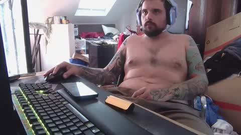 _smiley_bear27 online show from 12-23-25, 06:11