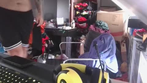 _smiley_bear27 online show from 01-12-26, 06:07