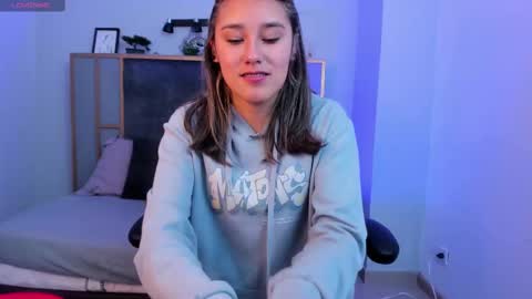 Snapshot of _sophie__miller chatting on 10-11-25, 05:00 Sophie online show from 10-11-25, 05:00