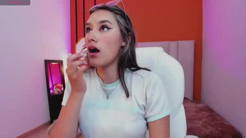 Snapshot of _sophie__miller chatting on 11-08-25, 07:12 Sophie online show from 11-08-25, 07:12