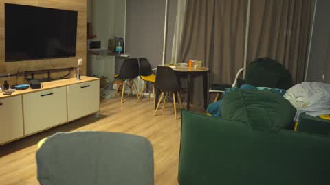 OLIVERpvt is open online show from 12-24-24, 03:05