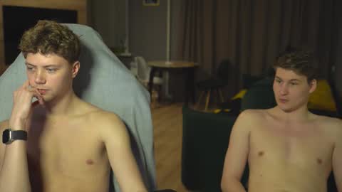 OLIVERpvt is open online show from 11-04-25, 03:11