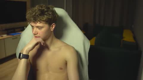 OLIVERpvt is open online show from 11-19-25, 03:12