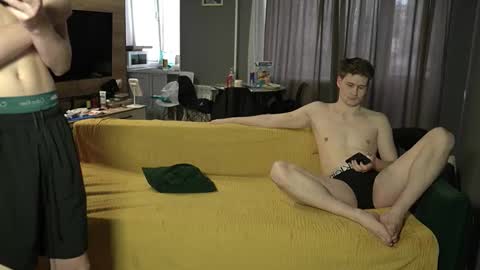 OLIVERpvt is open online show from 03-22-26, 01:14