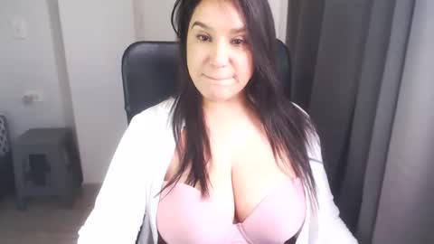 Snapshot of _sunnyferrell chatting on 03-10-26, 05:07 Arianna online show from 03-10-26, 05:07