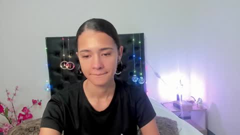 Sussi online show from 12-20-24, 01:43