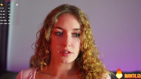 Snapshot of _taylor_swift chatting on 10-15-25, 03:17 Taylor online show from 10-15-25, 03:17