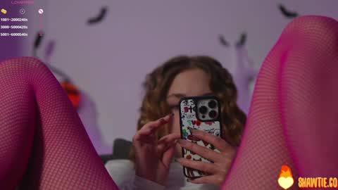 Snapshot of _taylor_swift chatting on 11-06-25, 11:11 Taylor online show from 11-06-25, 11:11