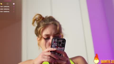 Snapshot of _taylor_swift chatting on 11-17-25, 06:41 Taylor online show from 11-17-25, 06:41